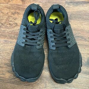 Barefoot style trail running shoes